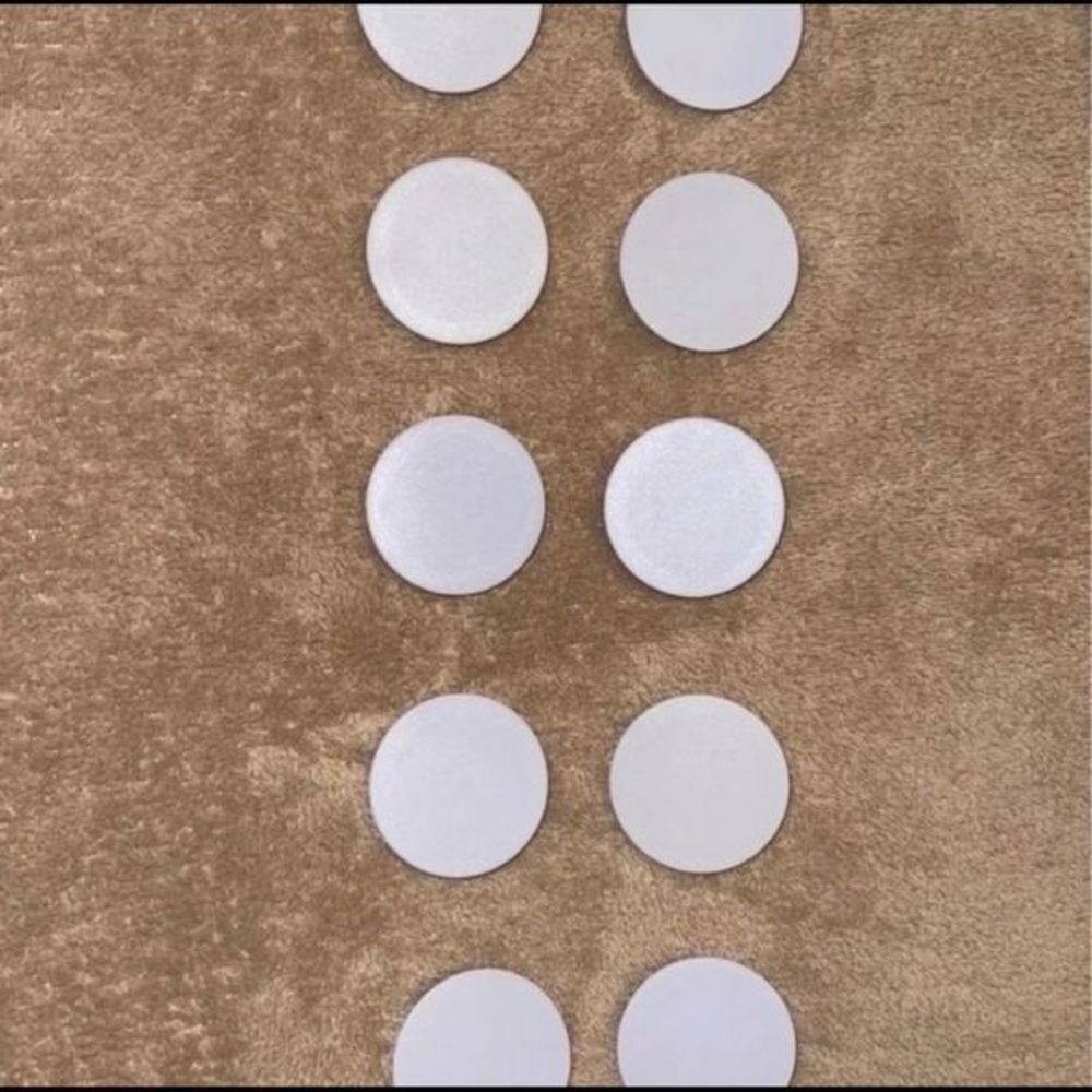 10 white phone grips